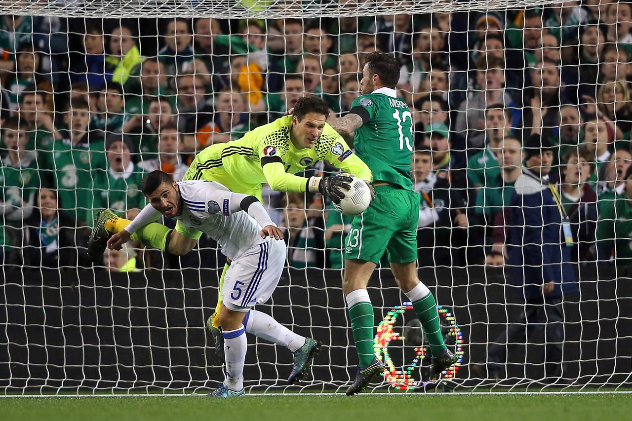 Republic of Ireland v Bosnia and Herzegovina - UEFA Euro 2016 Qualifying - Play-off - Second Leg - Aviva StadiumBosnia and Herzegovina goalkeeper Asmir Begovic saves an attempt on goal by Republic of Ireland's Daryl Murphy during the UEFA Euro 2016 Qualif