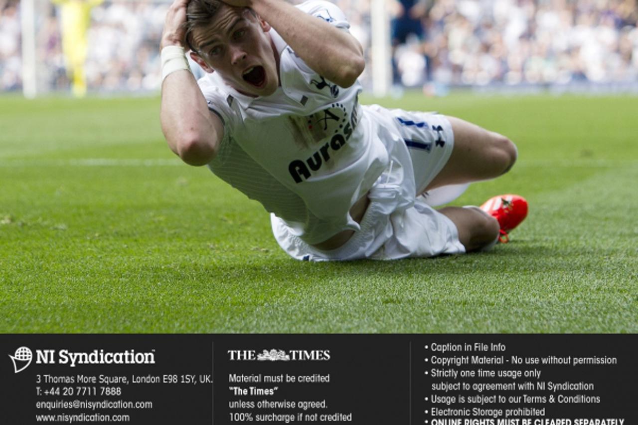 'Tottenham Hotspur v Sunderland, Barclays Premier League. Tottenham's Gareth Bale is denied a penalty and booked for diving. Credit: The Times. Online rights must be cleared by NI Syndication.Photo: 
