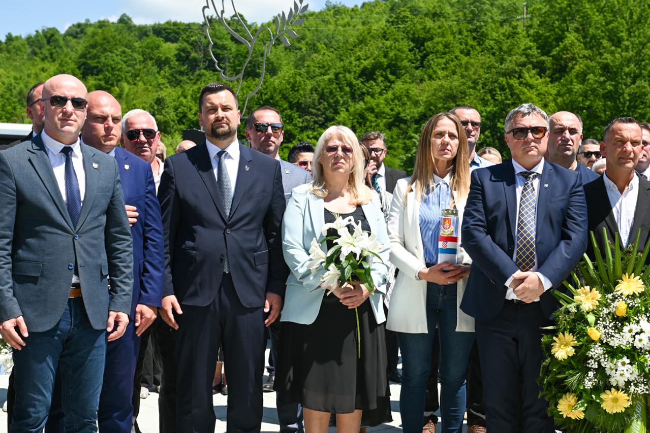 Spomenik u Slunju