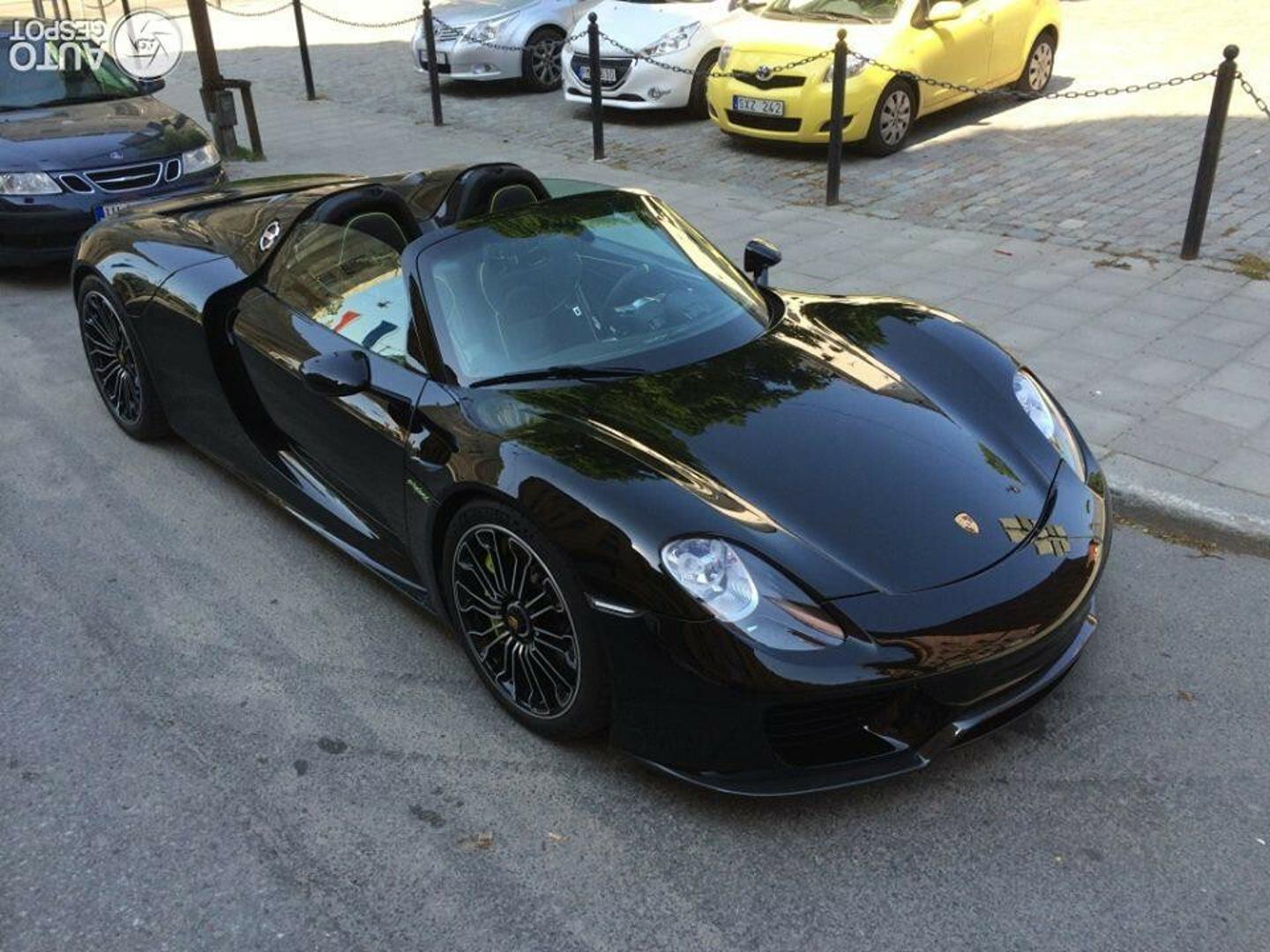 Posjeduje i zavidan broj Porschea, ovo je 911 Spider