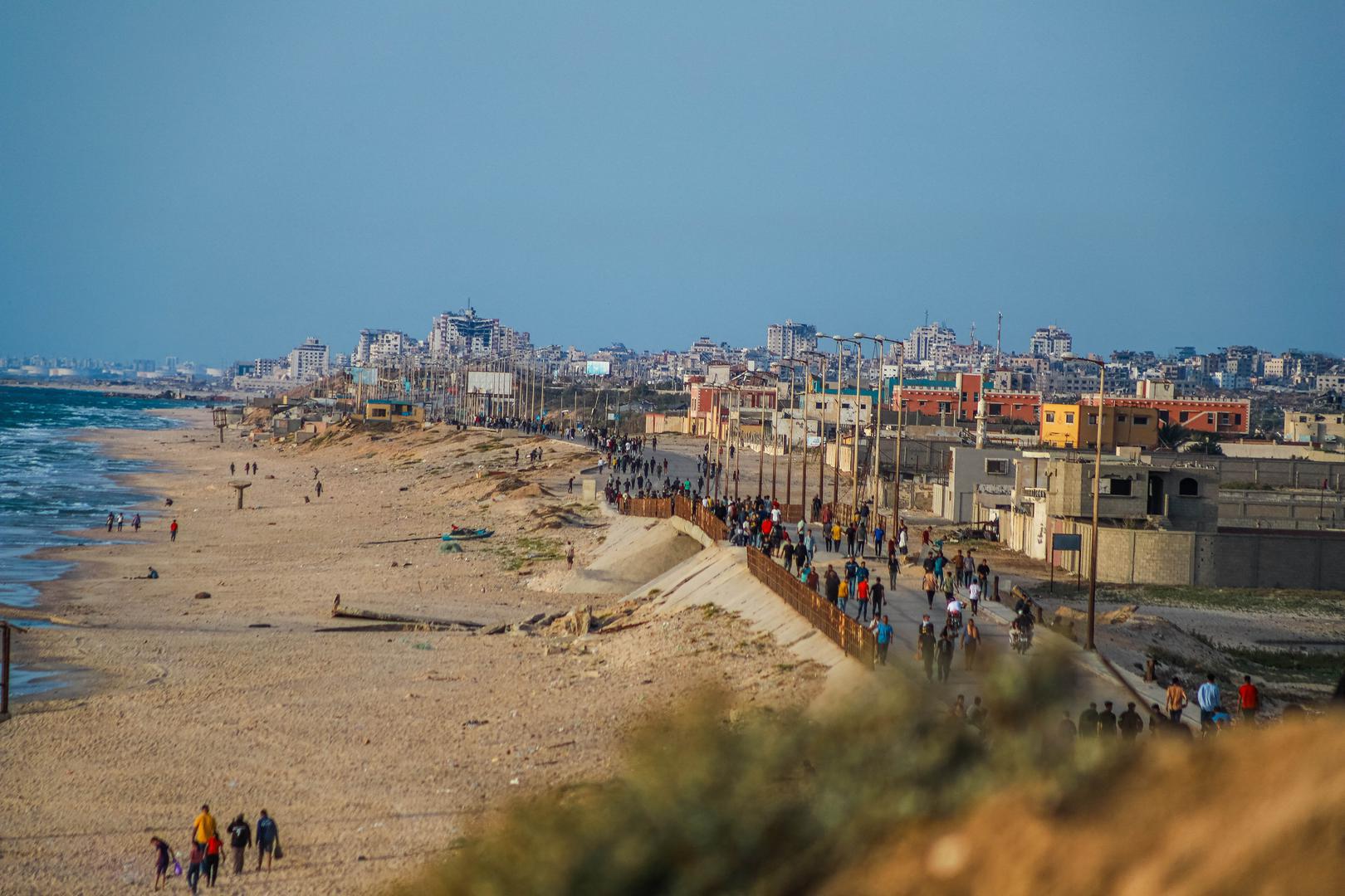 Preuzimanje izravne kontrole bilo bi u suprotnosti s desetljećima politike Washingtona i velikog dijela međunarodne zajednice, koji su smatrali da bi Gaza na kraju trebala biti dio palestinske države koja uključuje okupiranu Zapadnu obalu. 
