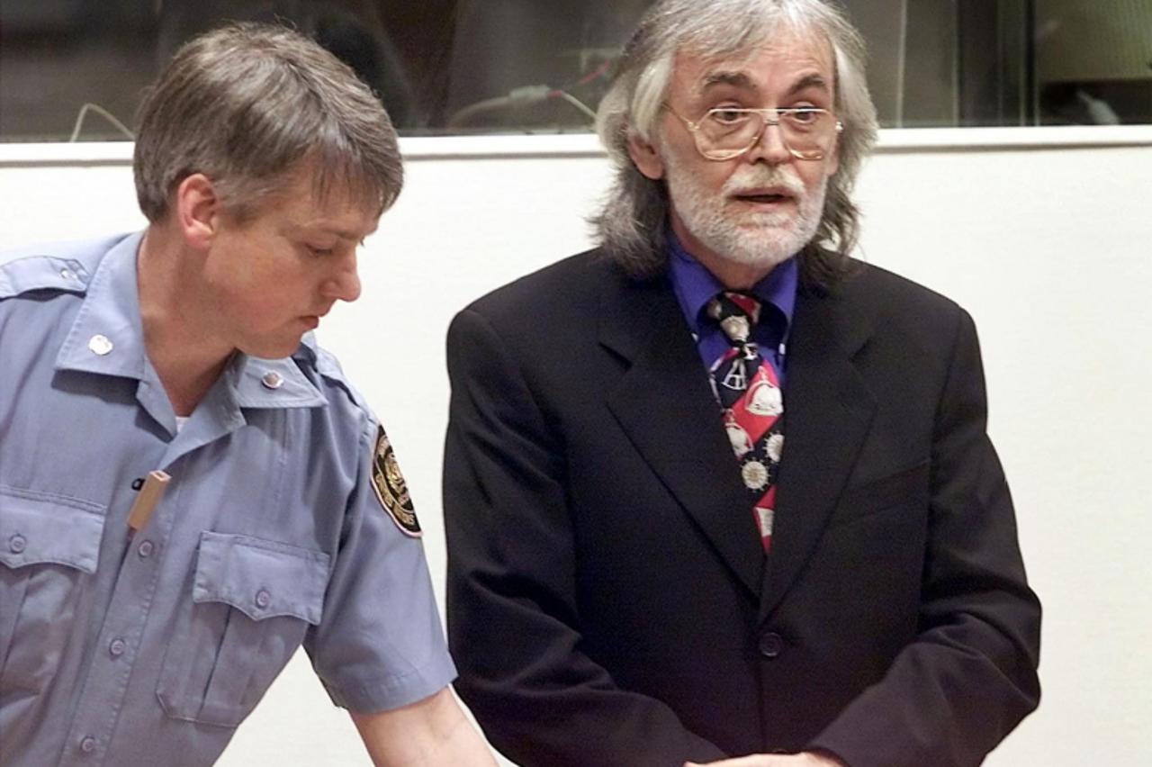'ROT02D:YUGOSLAV-WAR-CRIMES:THE HAGUE,NETHERLANDS,24MAR00 - Mladen Naletilic, also known as Tuta, enters a court room during his initial appearence before the Yugoslav War Crimes Tribunal in The Hague