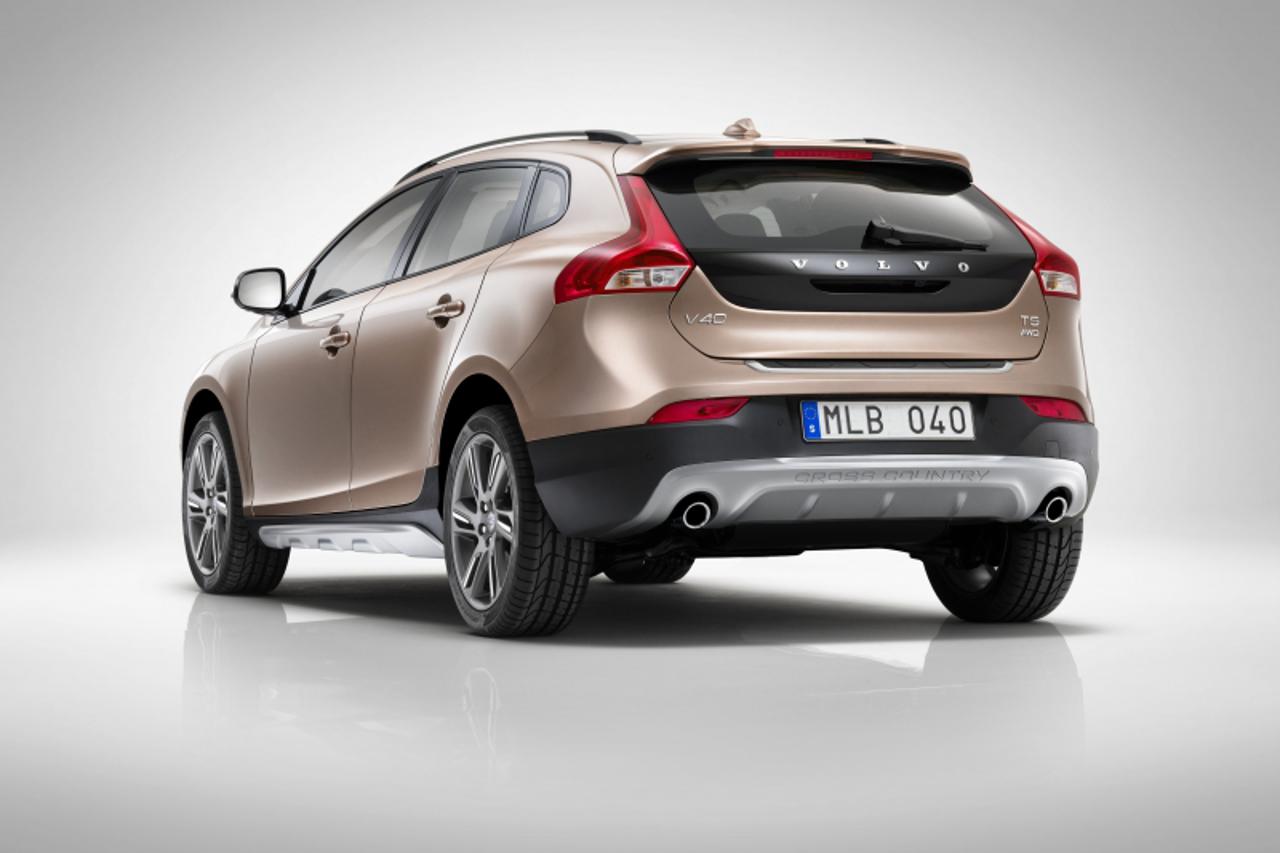 'VolvoV40Cross08_nnn_aut_140'