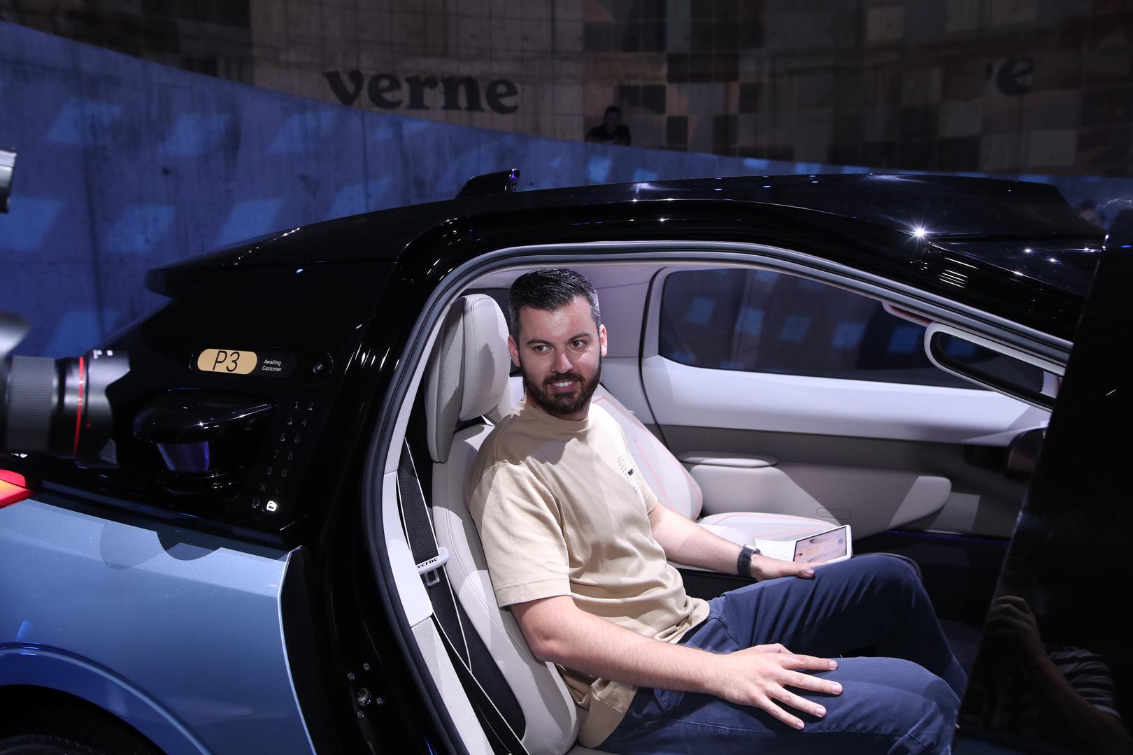 Rimac se posljednjih godina okrenuo još jednom ambicioznom projektu. Njegova kompanija Verne, ranije poznata kao Project 3 Mobility, razvija sustav autonomne mobilnosti, odnosno robotaksije. Projekt je trebao Zagreb svrstati među prve europske gradove s takvom uslugom. 