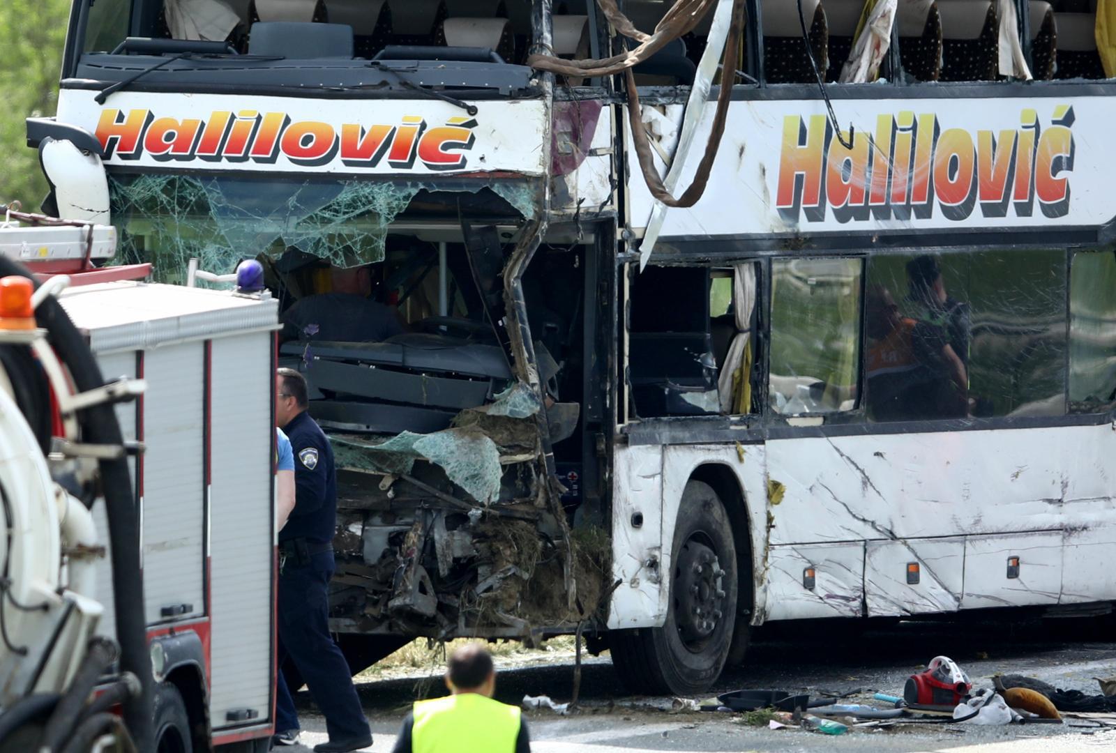 U prometnoj nesreći na A3 dvije osobe su poginule, a 31 je ozlijeđena. Nesreća se dogodila između čvorova Popovača i Križ.
