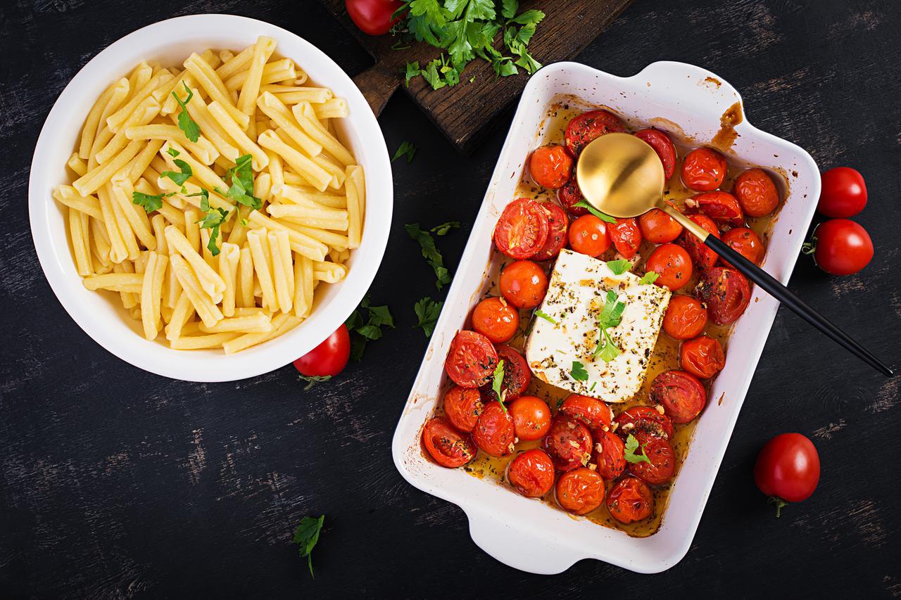 tjestenina s feta sirom i rajčicama