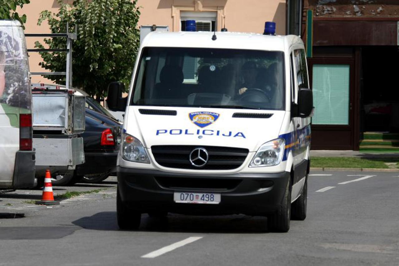 policija