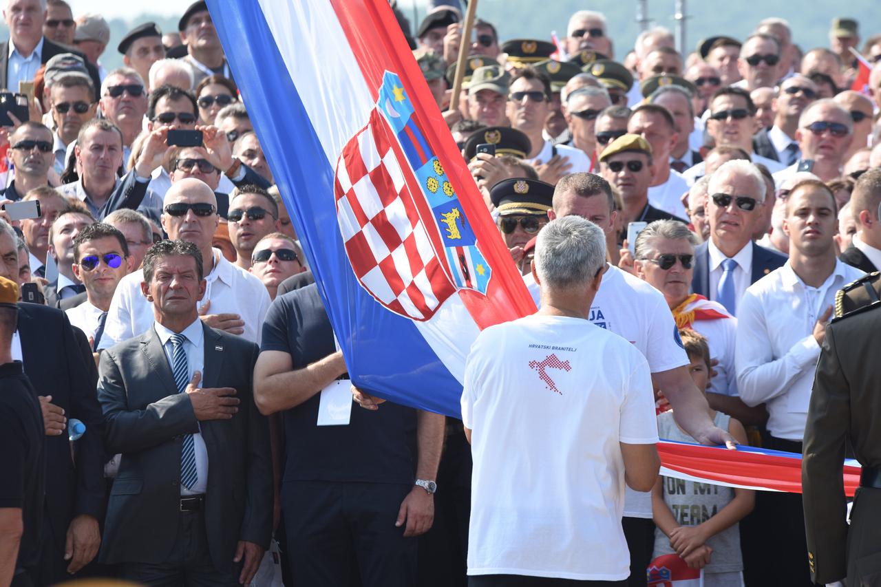podizanje zastave knin