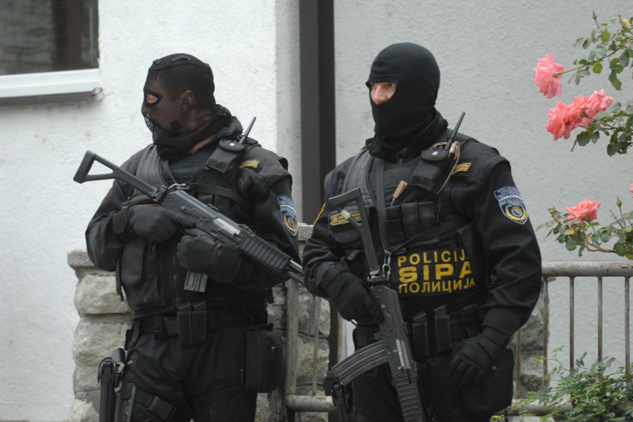 'bih...donji vakuf...09.09.2009...pripadnici sipa-e u pretresu policijske postaje donji vakuf, jajce i uhicenje osumnjicenika za ratne zlocine nad hrvatima Photo:Zoran Grizelj /Vecernji list VLM/PIXSE