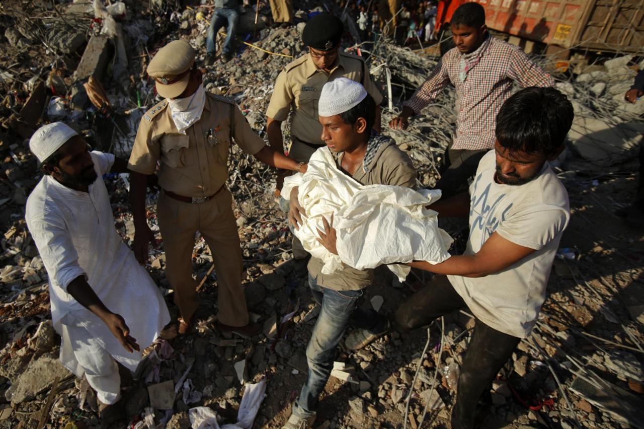 Indija, urušavanje zgrade (1)