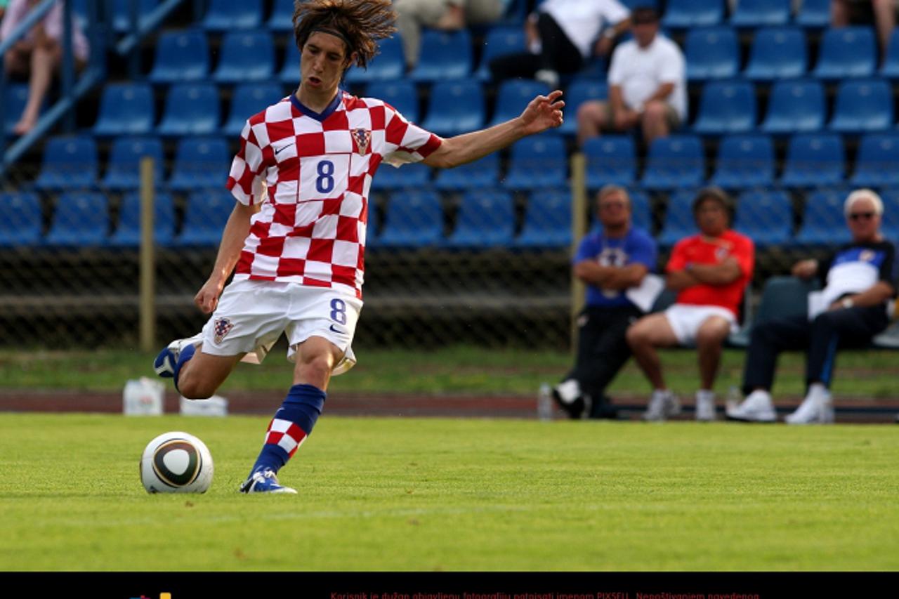 \'13.07.2010., stadion Branka Cavlovica,Karlovac - Hrvatska mlada reprezentacija do 19 godina odigrala je  prijateljsku utakmicu s NK Karlovcem. Filip Ozobic Photo: Zeljko Hladika/PIXSELL\'