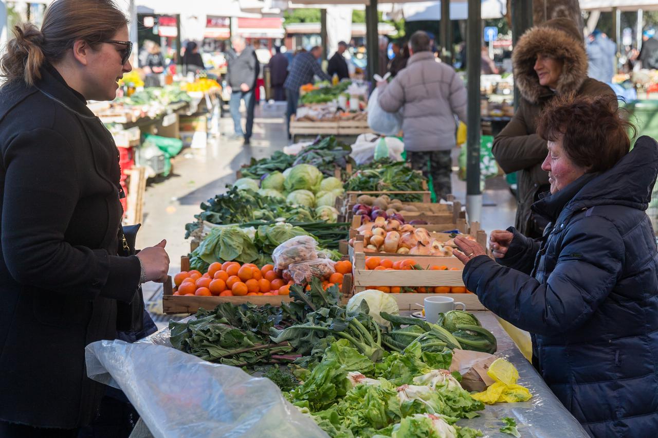 22.01.2016., Gruz, Dubrovnik - Glavna dubrovacka trznica u Gruzu. Photo: Grgo Jelavic/PIXSELL