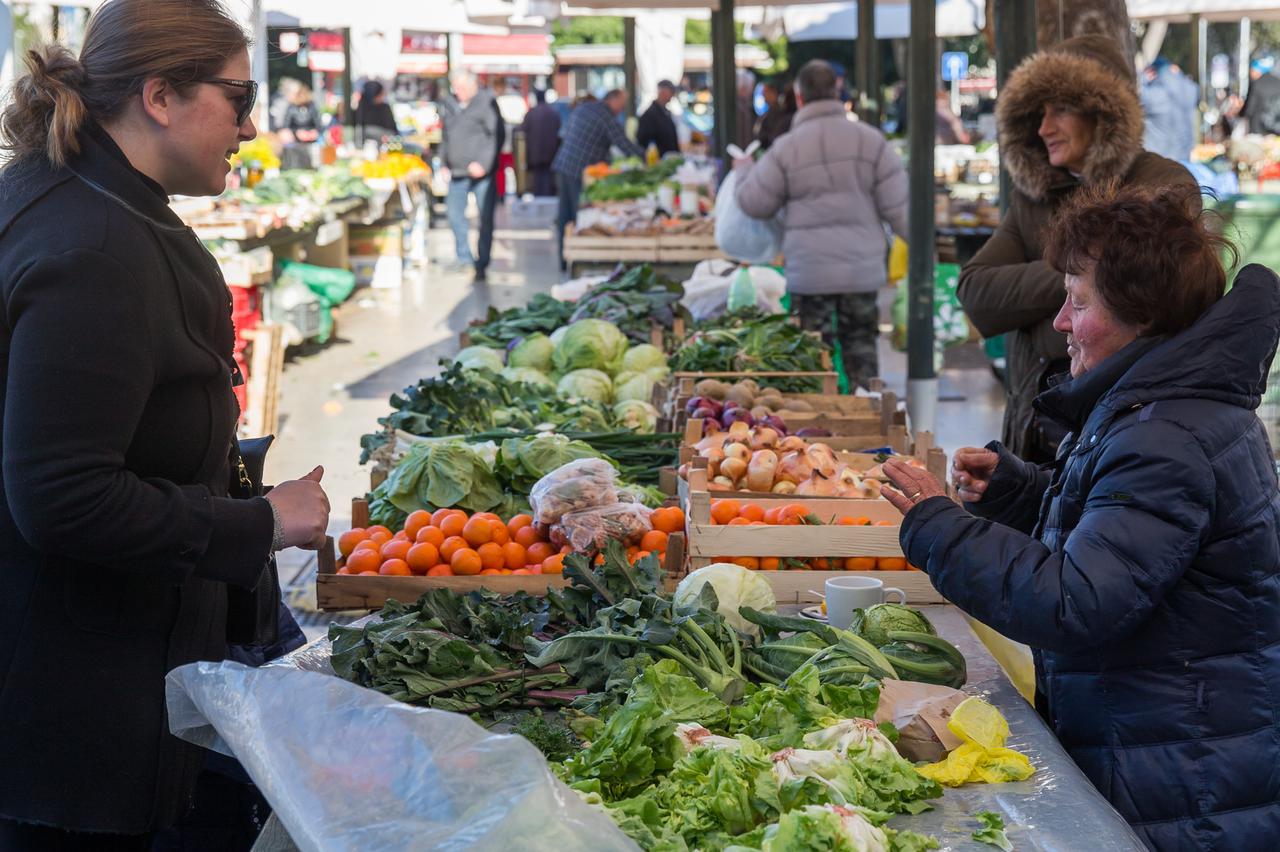 22.01.2016., Gruz, Dubrovnik - Glavna dubrovacka trznica u Gruzu. Photo: Grgo Jelavic/PIXSELL