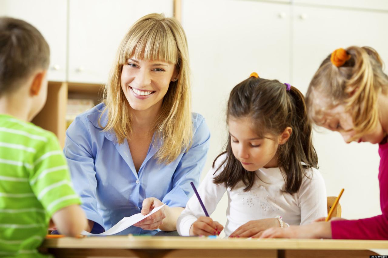 Teacher drawing with children.