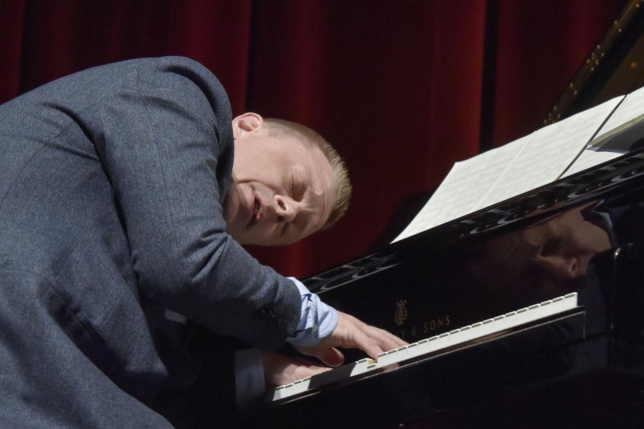 BiH,18.04.2016.Mostar , Kosaca,  Vecer Arsena Dedica , Matija Dedic sa prijateljima, Photo:Stojan Lasic