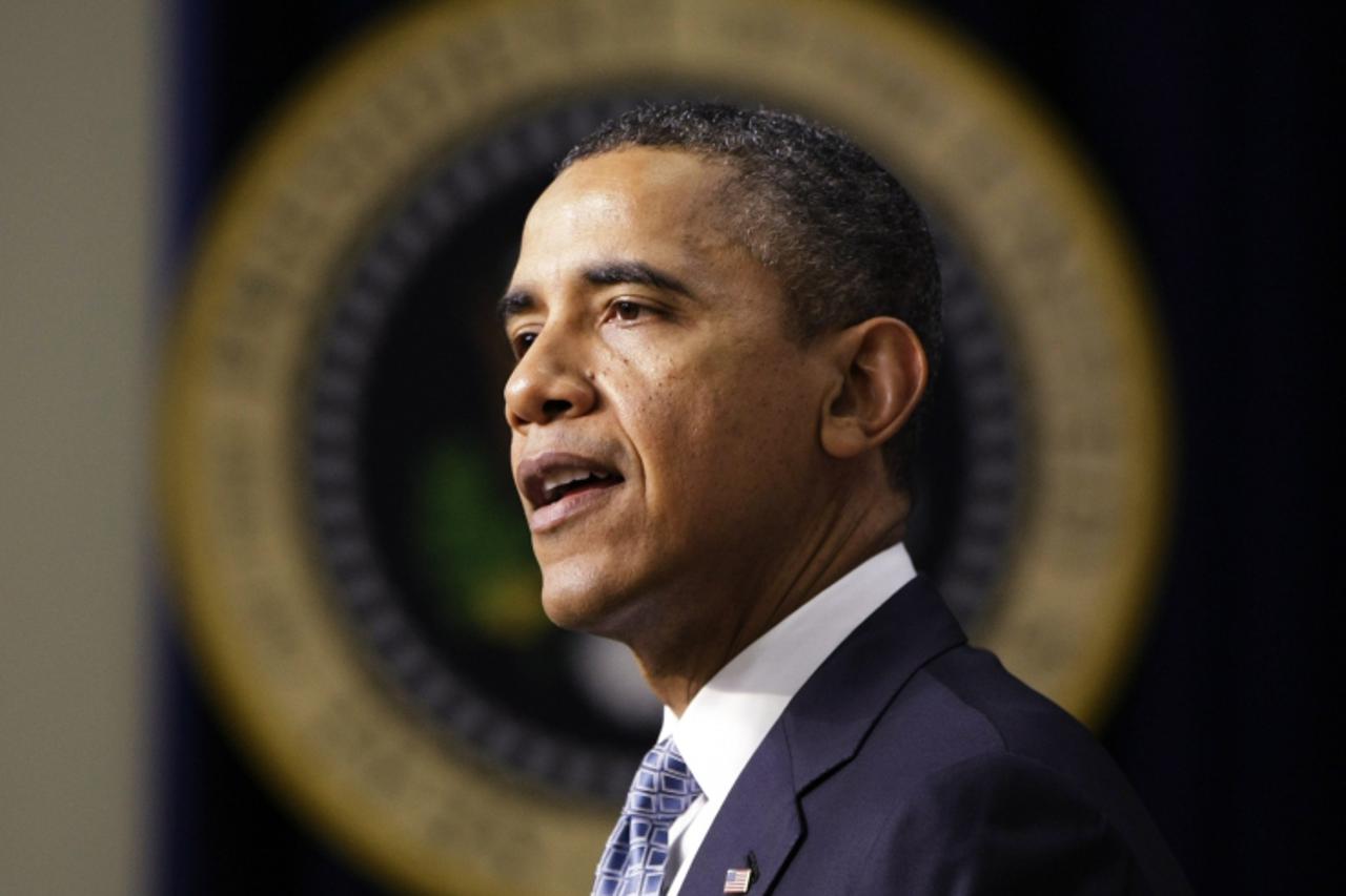 \'U.S. President Barack Obama delivers a statement pushing Congress to extend the payroll tax cut and unemployment insurance to the end of 2012, in the Eisenhower Executive Office Building in Washingt