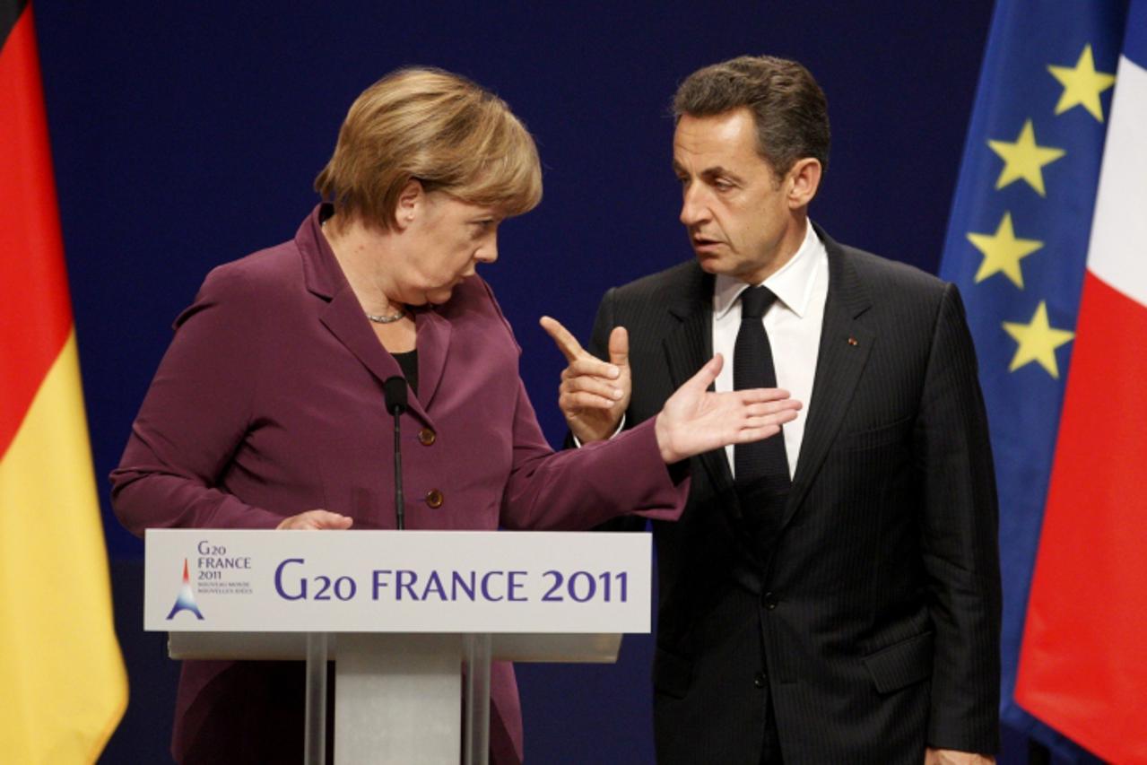 'France\'s President Nicolas Sarkozy (R) and Germany\'s Chancellor Angela Merkel attend a joint press conference after crisis talks with Greece\'s Prime Minister on the eve of a G20 summit of major wo
