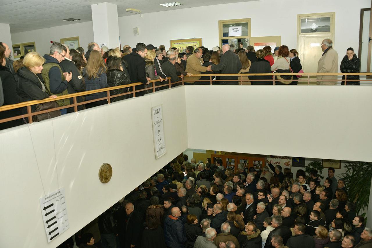 U Mostaru su uvijek guzve na izborima