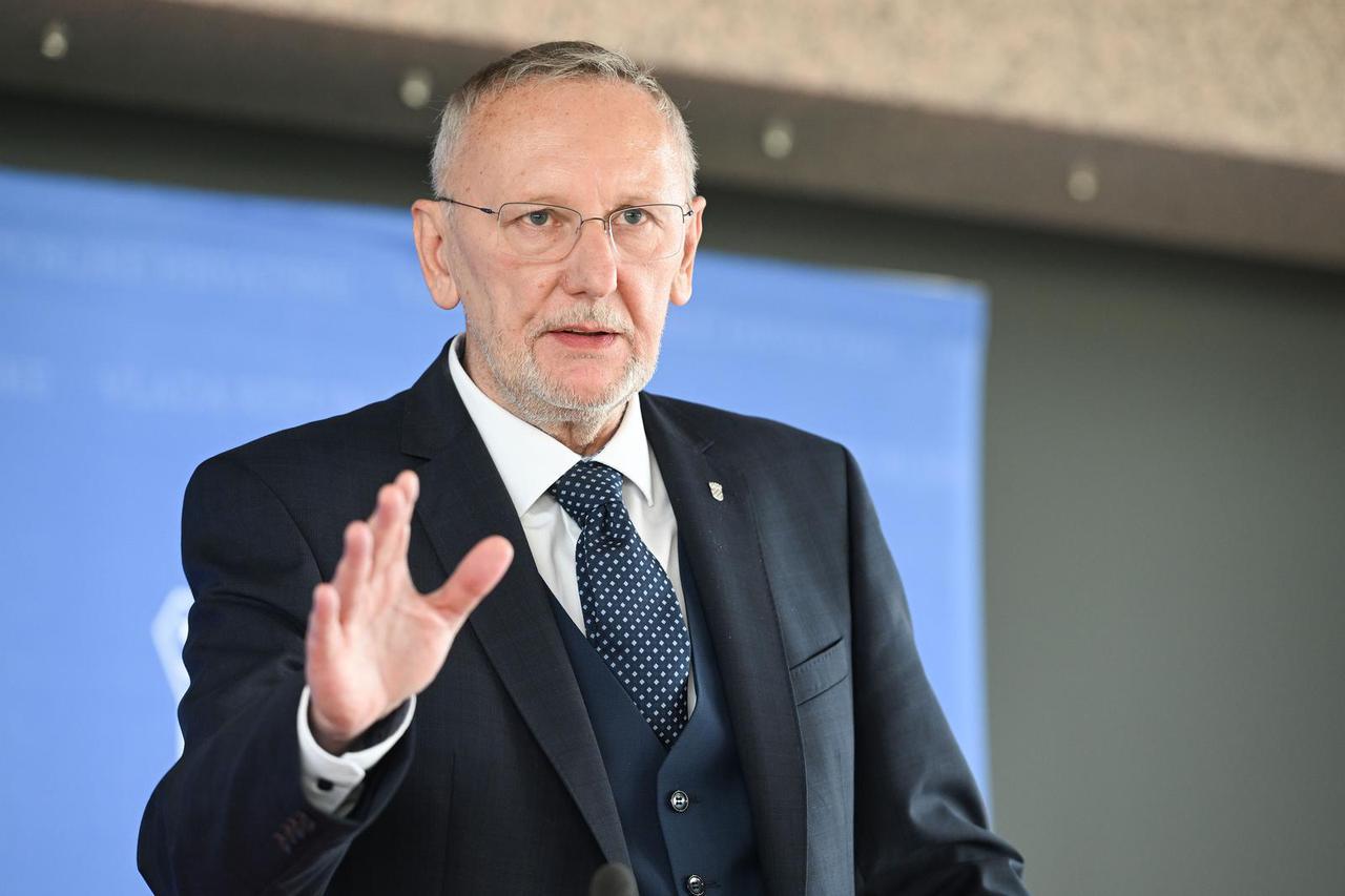 Davor Božinović