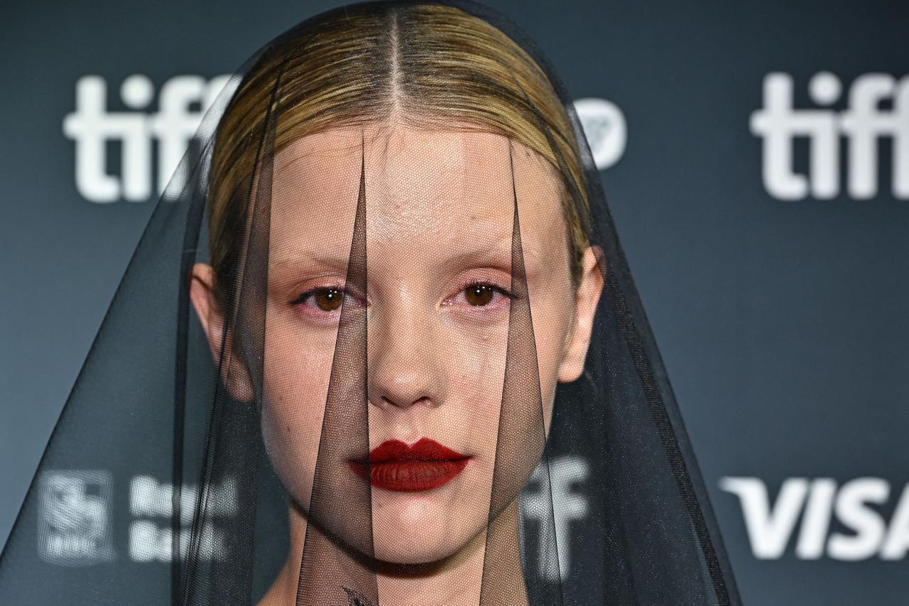mia goth