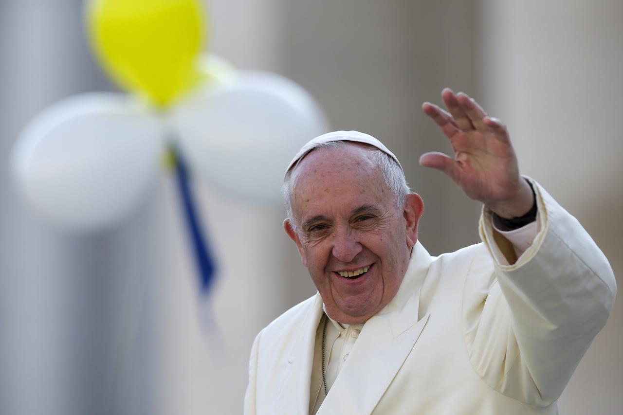 Pope Francis waves as he arrives to lead the weekly audience in Saint Peter's Square at the Vatican November 11, 2015. REUTERS/Max Rossi