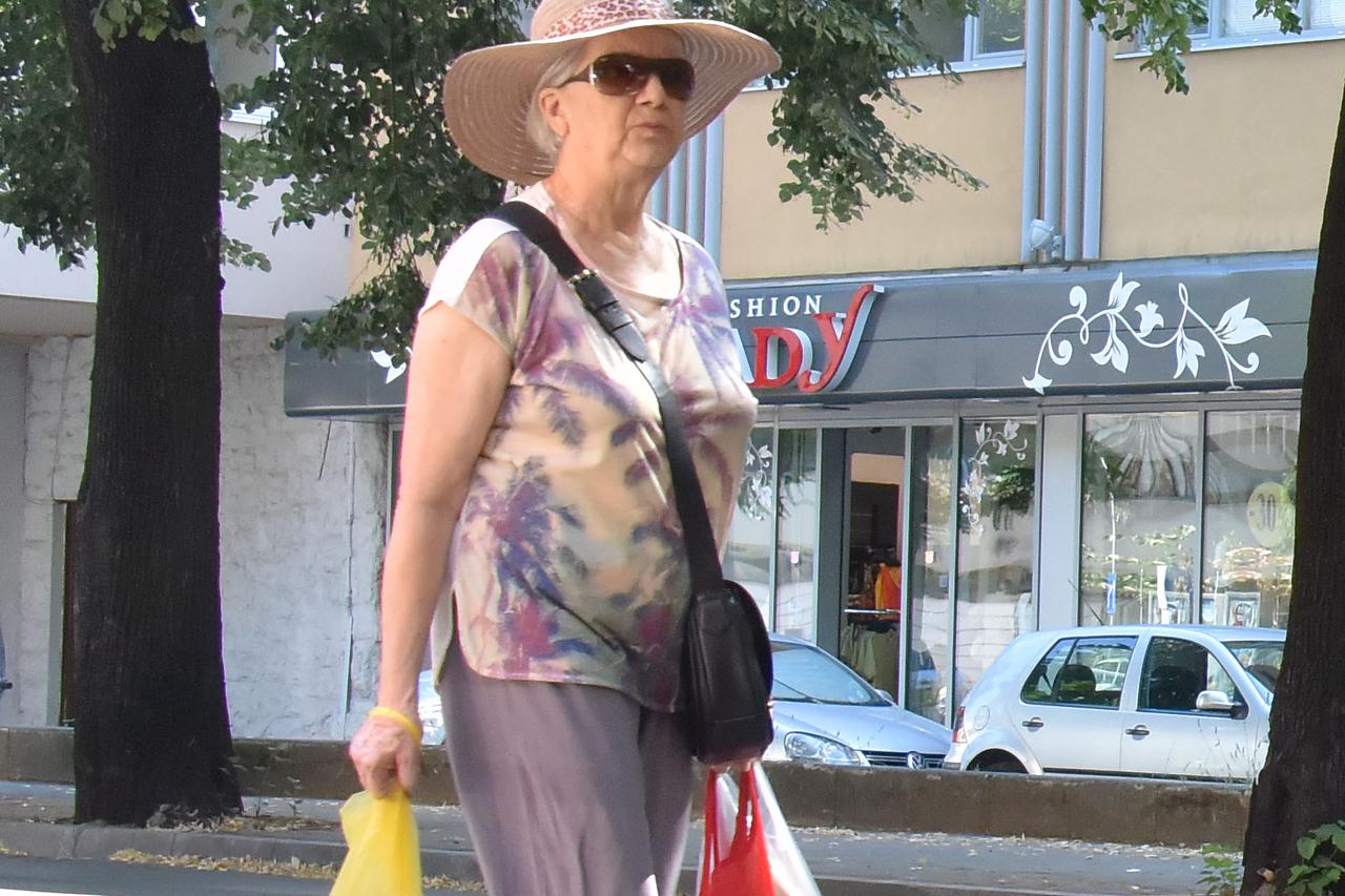 BiH,11.07.16.Mostar,  Tropske vrucine u Mostaru,rijetki na Neretvi i na jezeru ispred HE Mostar, Photo:Stojan Lasic