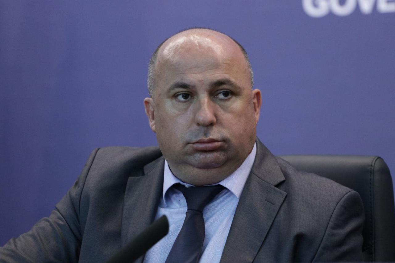 Ovo je uslijedilo nakon što je Evropsko tužilaštvo (EPPO) otvorilo istragu protiv direktora Autocesta Denisa Lasića i izvršnog direktora Asmira Dževlana zbog zloupotrebe novca