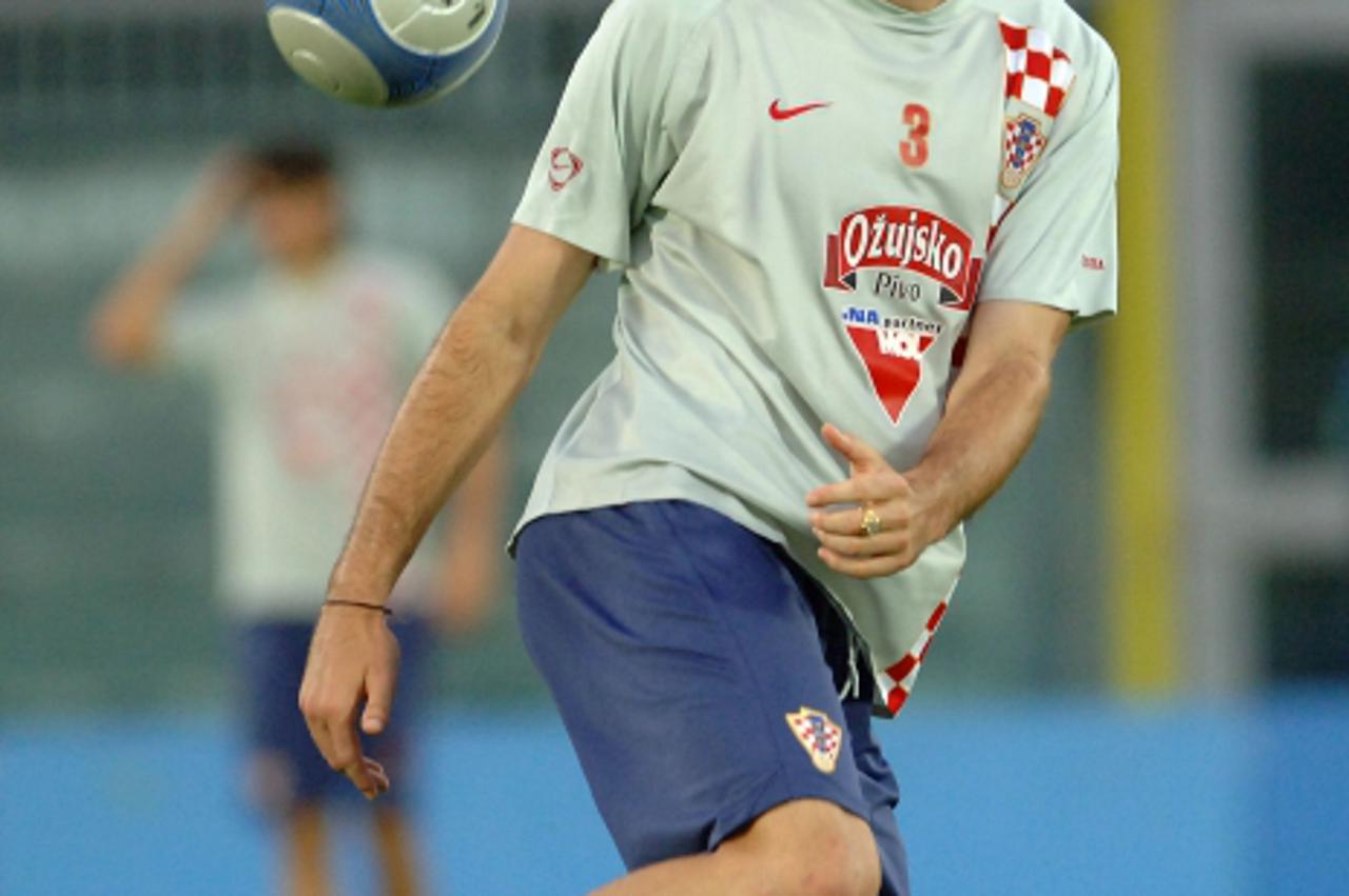 'sport...livorno...15.08.2006. livorno, trening hrvatske nogometne reprezentacije pred prijateljsku utakmicu sa italijom u livornu, josip simunic,  foto: goran stanzl'