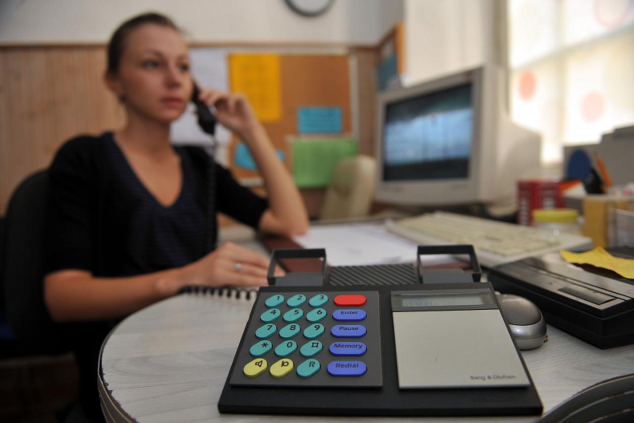 'gradska...Zagreb...02.09.2009.    Ilica 36, Plavi telefon, volonterka Ana Sepcevic,  Photo: Goran Stanzl/VLM/Pixsell'