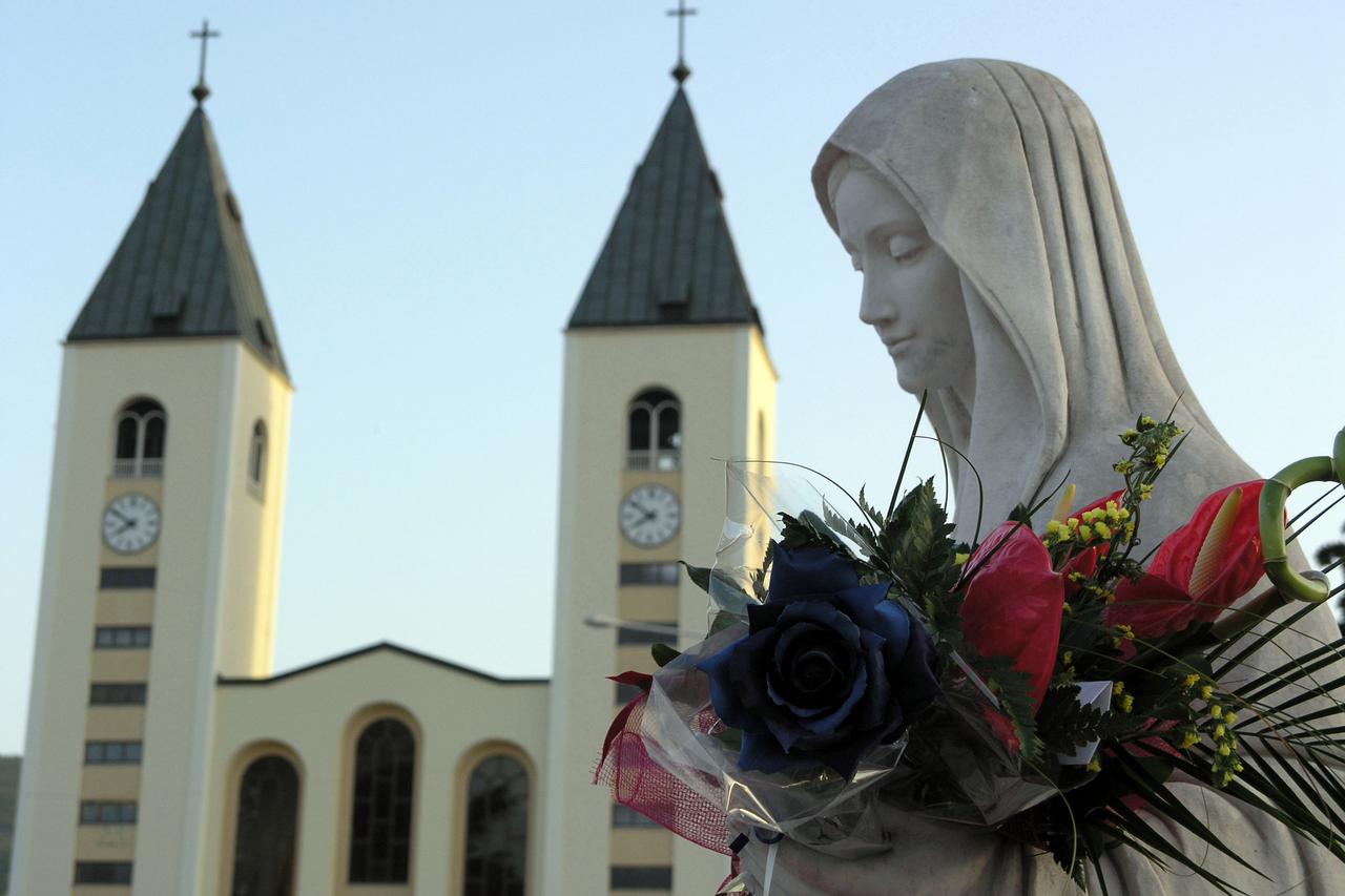 Već 35. godina Gospa Kraljica mira preko medjugorskih vidjelaca šalje svoje tajne. Medjugorje, 16.06.2016.Snimio:Marijan Sivrić