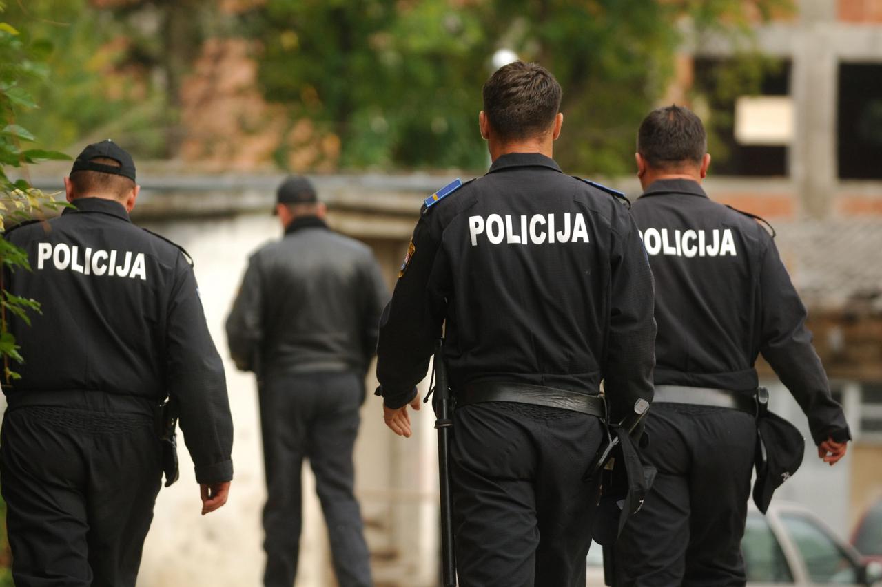 Policija