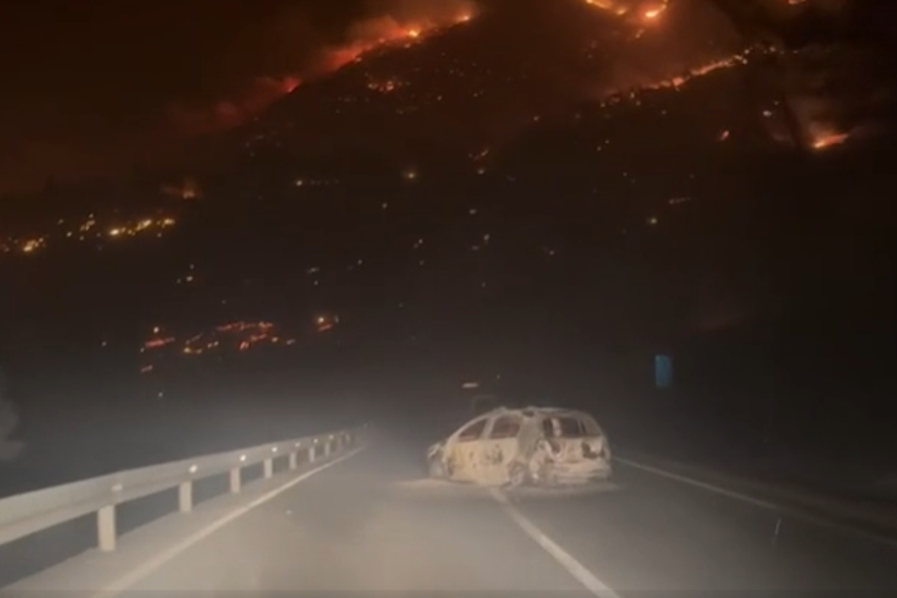 Automobili izgorjeli