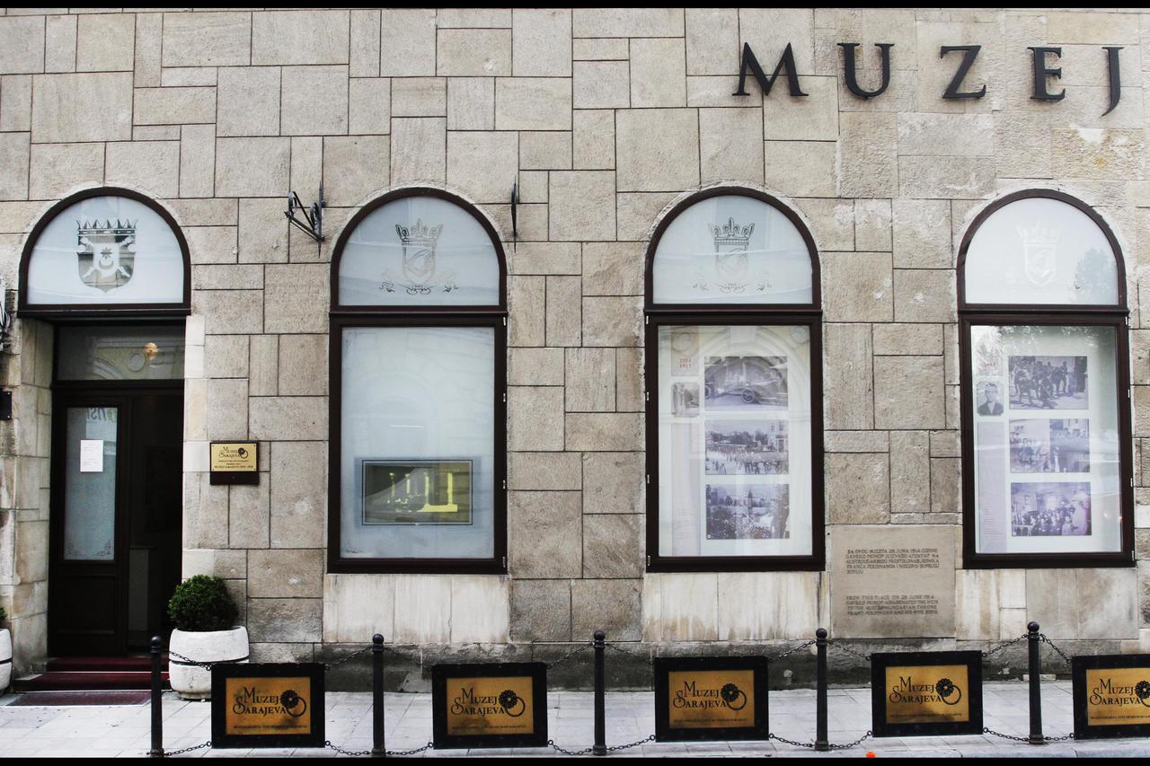 MUZEJ