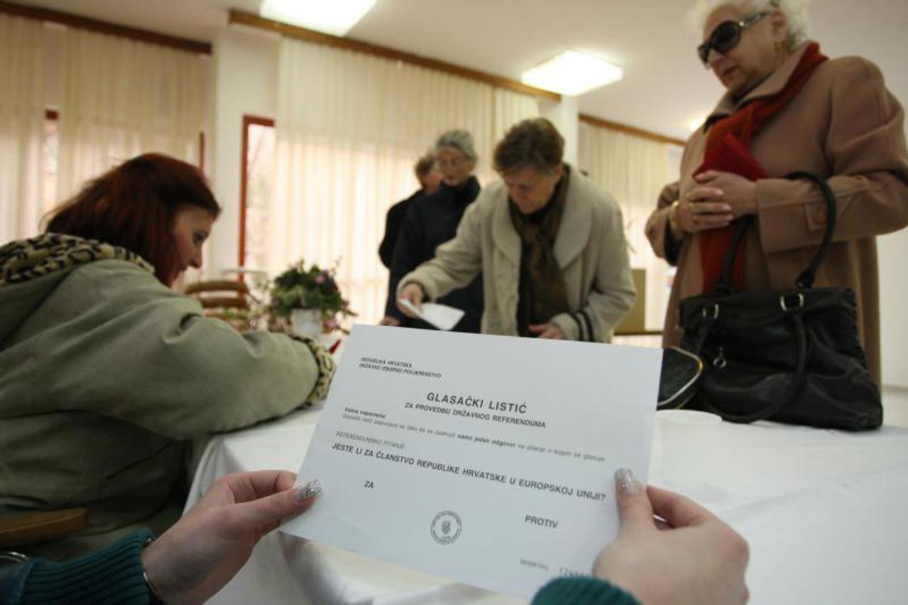 Glasanje na referendumu (1)