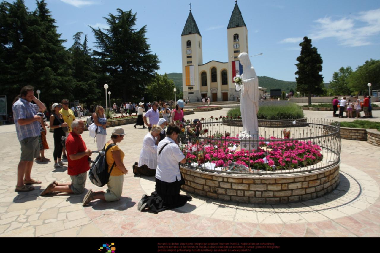 '24.06.2011., Medjugorje - Od ranog jutra rijeke hodocasnika pohode Medjugorje u kojem se na danasnji dan Gospa prije 30 godina prvi put ukazala mladim Medjugorcima. Iz godine u godinu broj hodocasnik