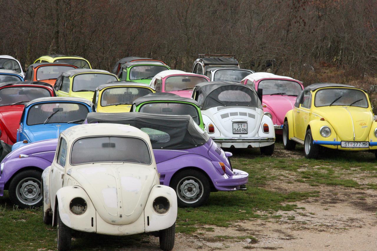 16.12.2011., Dicmo - Toni Cetipovic, vlasnik je 40 modela Volkswagen Buba i 10 Citroen Diana koje prenamjenio u turisticke svrhe. Photo: Ivana Ivanovic/PIXSELL