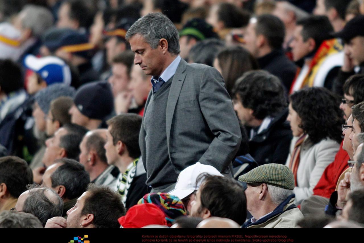 '20.11.2010, Estadio Santiago Bernab?u, Madrid, LA, im Bild Real Madrid«s  coach Jose Mourinho in the stands during La Liga match.  Foto Ÿ nph / Alvaro Hernandez).'