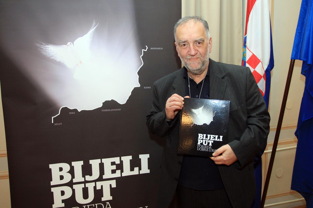 24.03.2014., Zagreb - U Preporodnoj dvorani u Opatickoj ulici  odrzana je promocija knjige Bijeli put autora Slobodana Langa.  Photo: Goran Jakus/PIXSELL