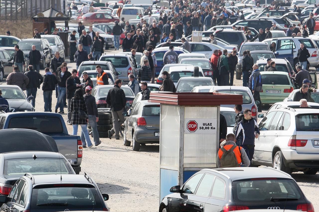 04.03.2012., Zagreb - Jakusevac, zagrebacki sajam automobila. Ilustracija za kupovanje i prodaju automobila na sajmu. Ulaz u sajam. Photo: Goran Jakus/PIXSELL