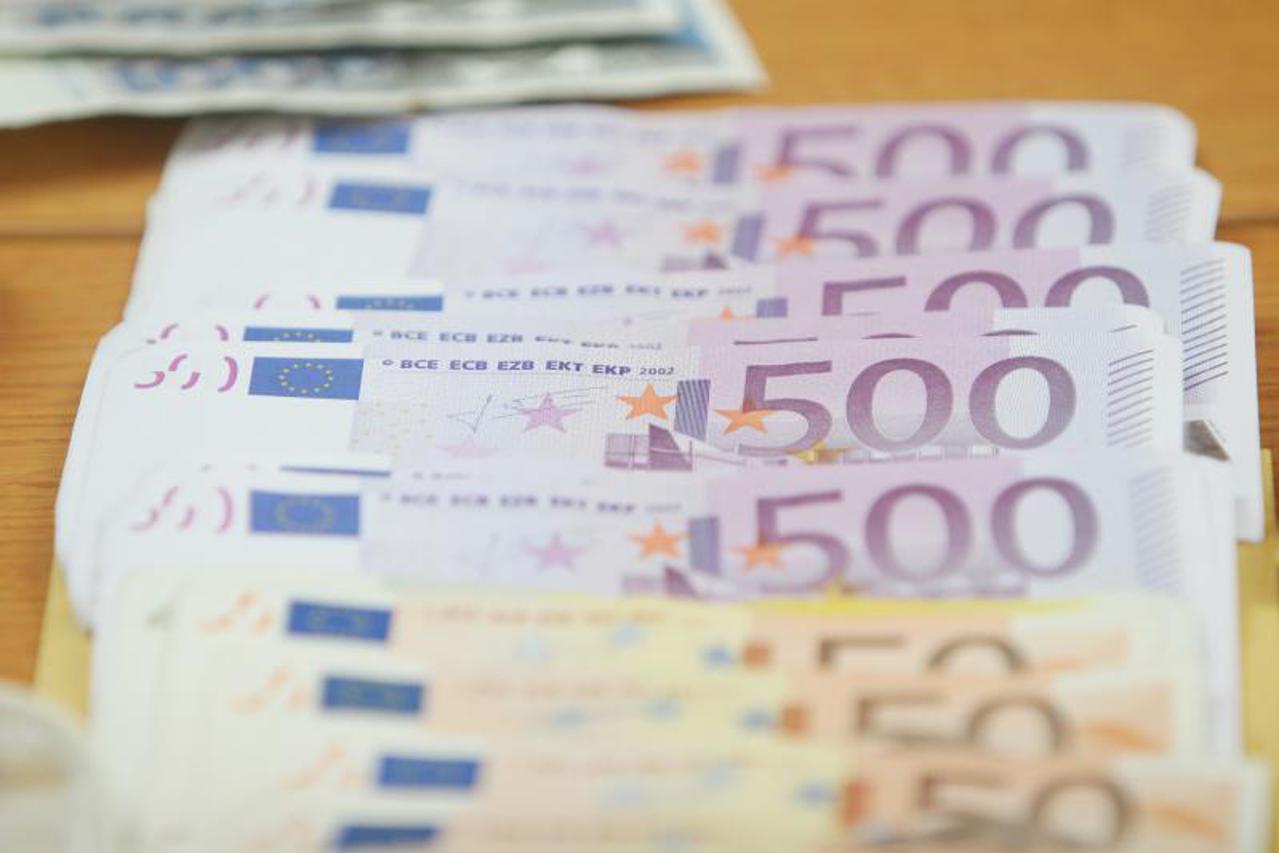 euri,novac,pare,nofci