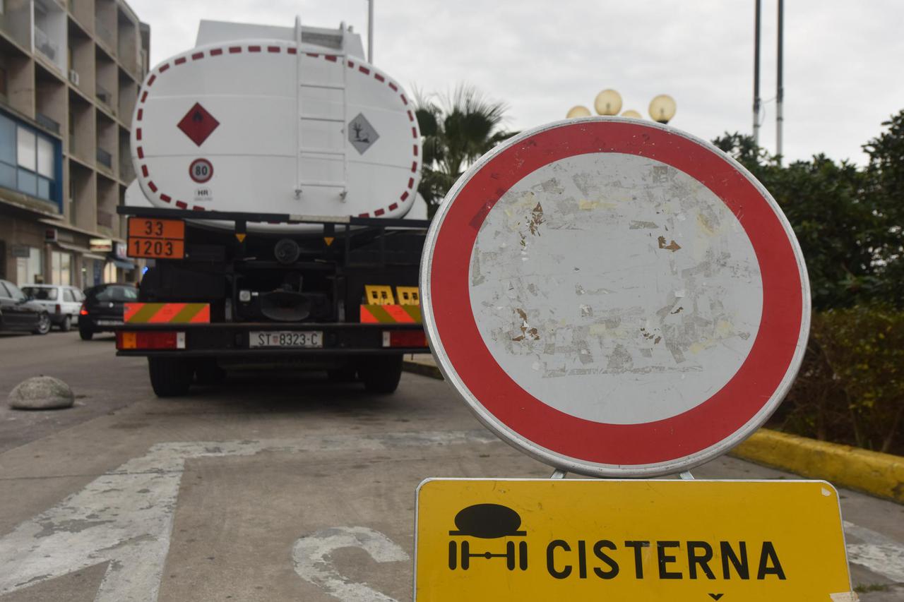 cisterna, nafta