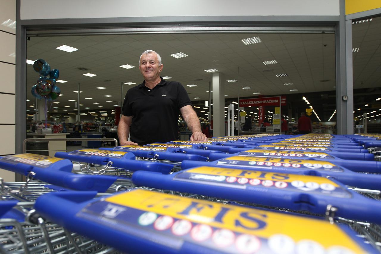 04.05.2013., Vitez - Petar Pero Gudelj, vlasnik lanca supermarketa FIS u Bosni i Hercegovini.  Photo: Boris Scitar/Vecernji list/PIXSELL