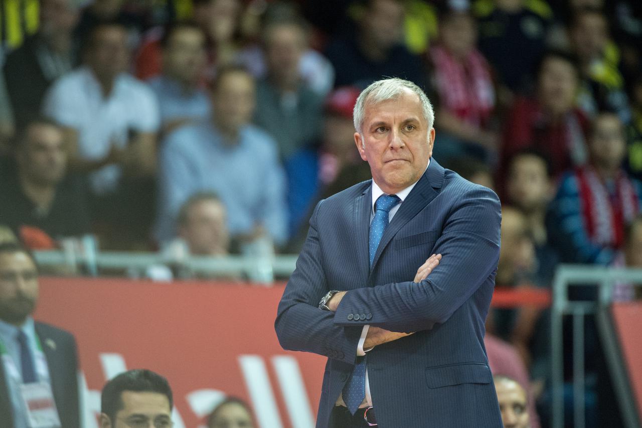 Istanbul's head coach Zeljko Obradovic looks on during the men's Euroleague group A basketball match between Bayern Munich and Fenerbahce Istanbul, at the Audi Dome in Munich, Germany, 19 November 2015. PHOTO: MATTHIAS BALK/dpa/DPA/PIXSELL