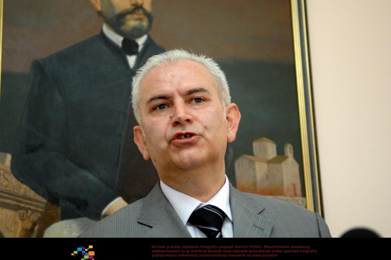 '03.04.2011., Osijek - Konferencija za novinare HSP-a na kojoj je gost bio predsjednik Federacije BiH Zivko Budimir.  Photo: Marko Mrkonjic/PIXSELL'