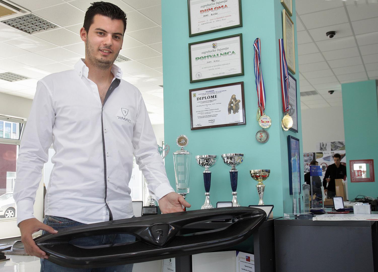 U nastavku galerije možete vidjeti kako se Mate Rimac mijenjao tijekom godina.
