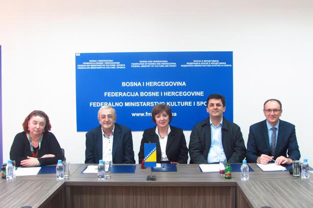 zora dujmović kulturna društva