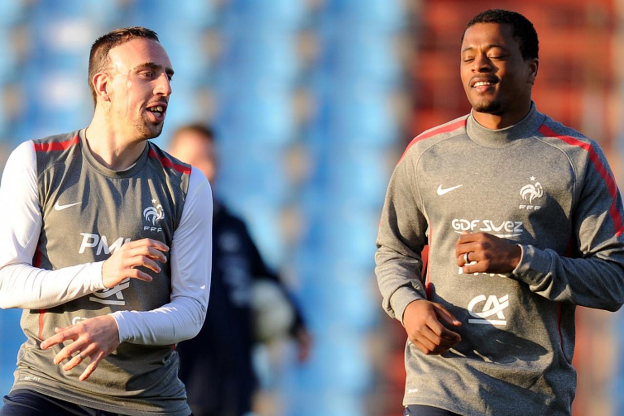 'French national football team\'s forward Franck Ribery (L) jokes with defender Patrice Evra during a training session on March 24, 2011 at the Josy Barthel Stadium in Luxembourg, on the eve of the fr