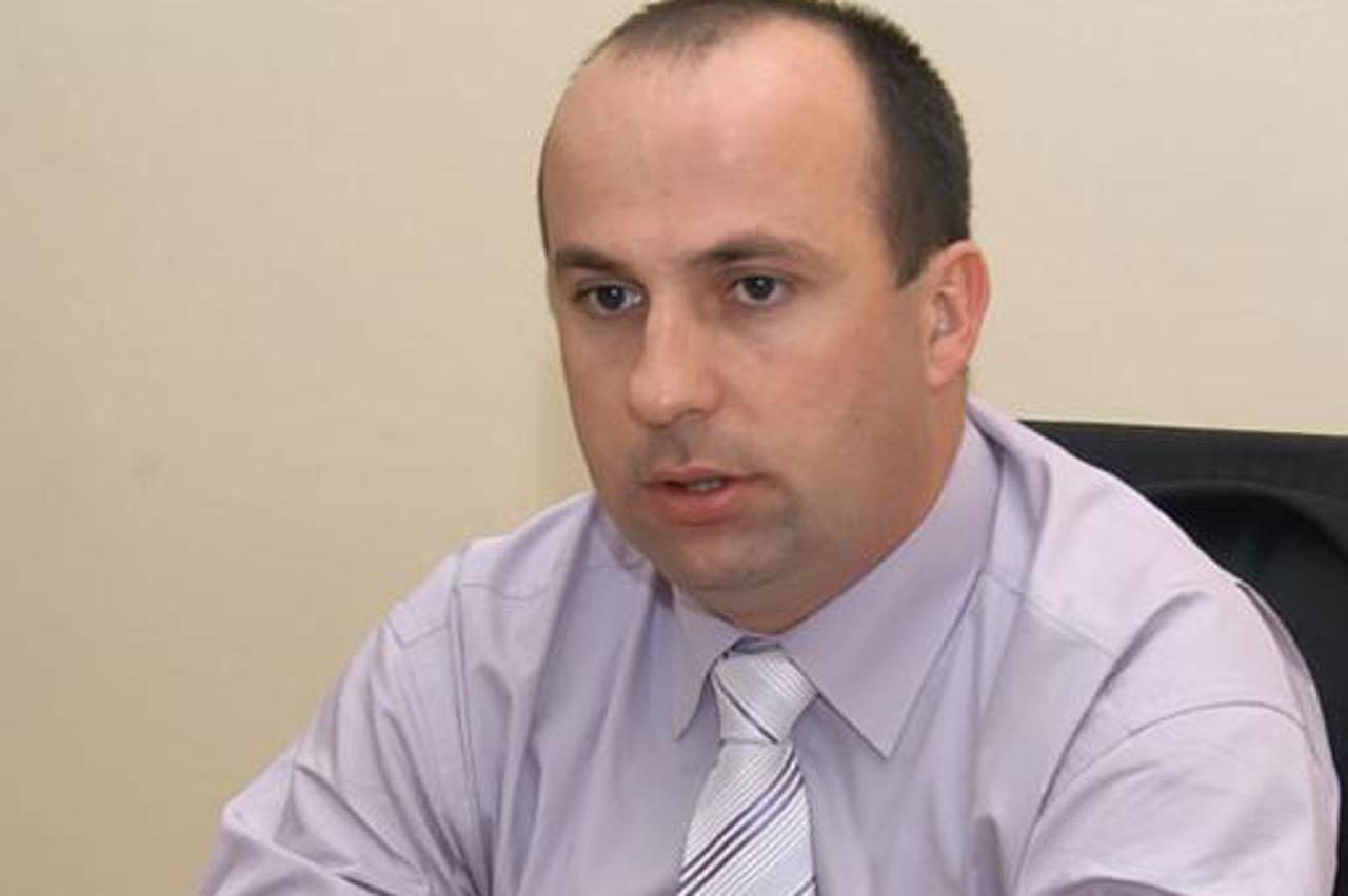 Premijer Lasic vodi zupaniju u krizi