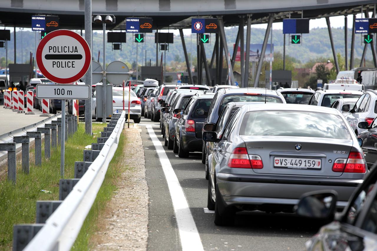 08.04.2017., Zagreb - Prometne guzve na granicnom prijelazu Bregana. Photo: Zarko Basic/PIXSELL