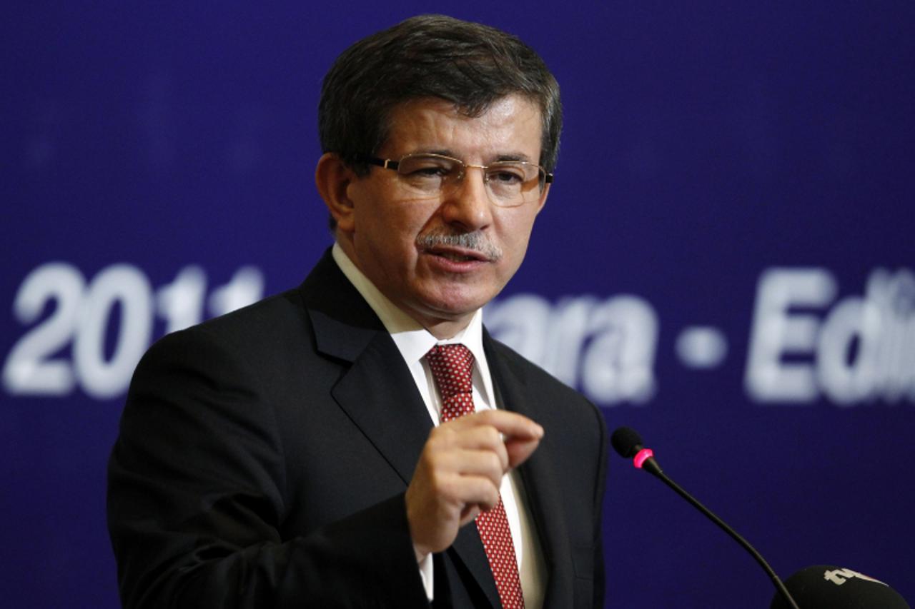 'Turkey\'s Foreign Minister Ahmet Davutoglu addresses the opening ceremony of the Turkish ambassadors summit in Ankara December 23, 2011. REUTERS/Umit Bektas (TURKEY - Tags: POLITICS)'